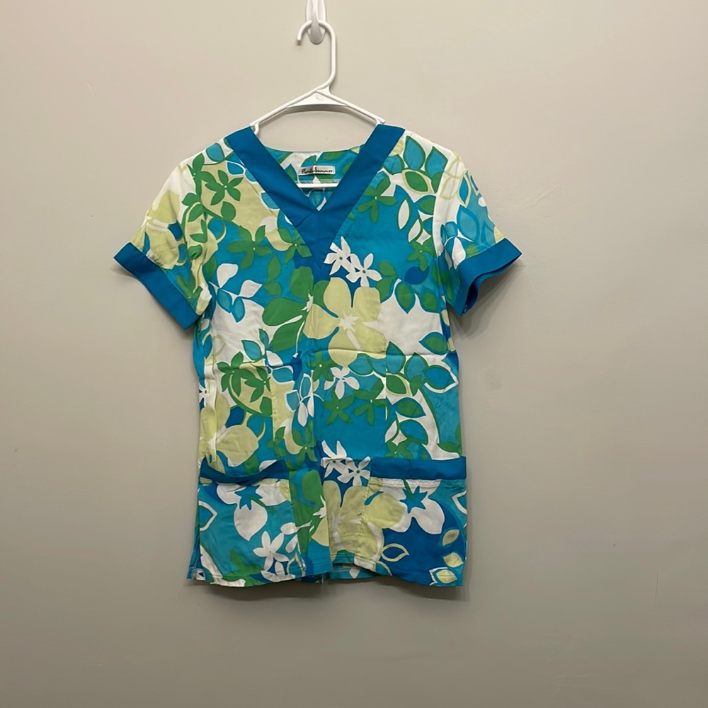 Floral scrub top